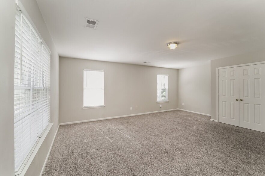 Building Photo - 8819 Twisted Pine Dr