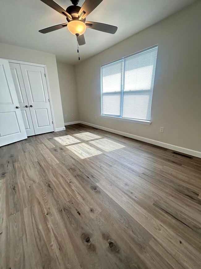 Building Photo - 1035 Stonehaven Dr