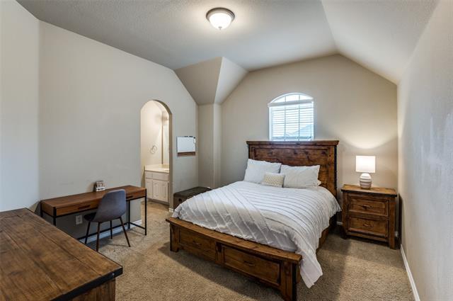 Building Photo - 3032 Larreta