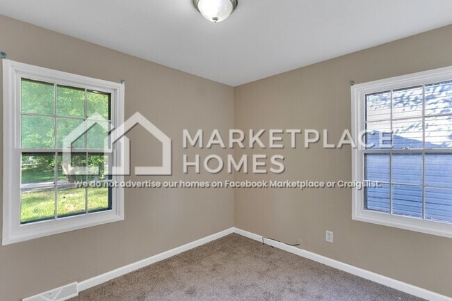 Building Photo - 70 W Adams Dr