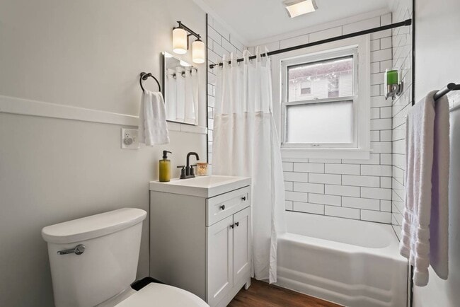 Building Photo - 38 George St