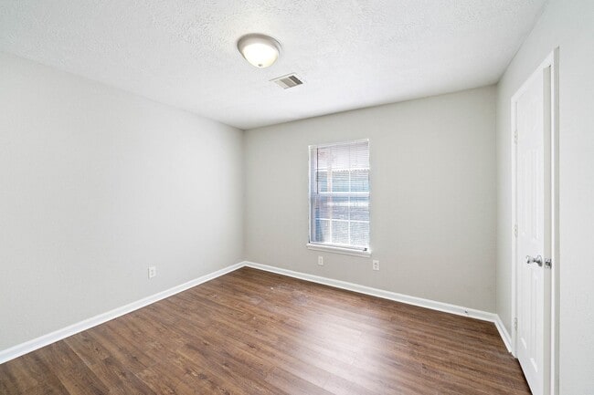 Building Photo - Duplex