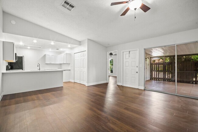 Building Photo - Newly remodeled 2 bedroom, 2 bathroom home...