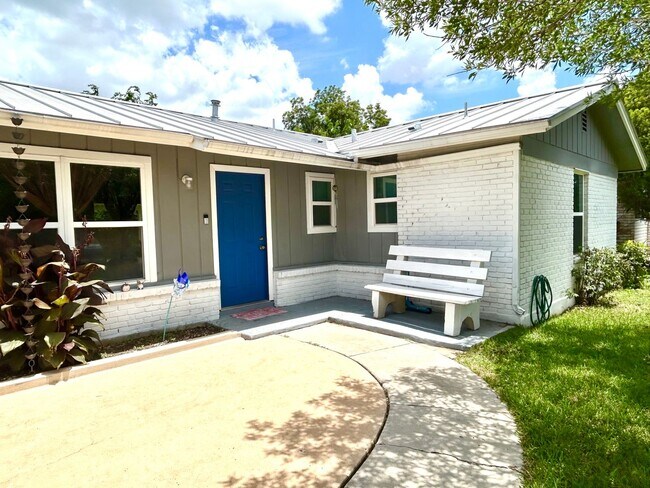 Building Photo - *COMING SOON* *MOVE IN SPECIAL* Spacious 3BR with Office & Large Fenced Backyard!