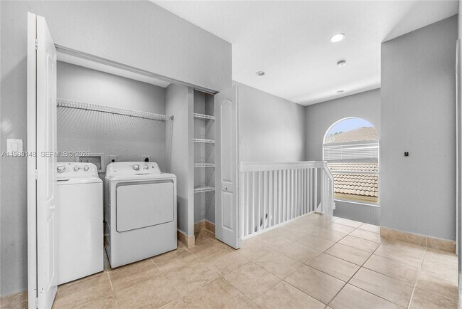 Building Photo - 2302 NE 37th Terrace