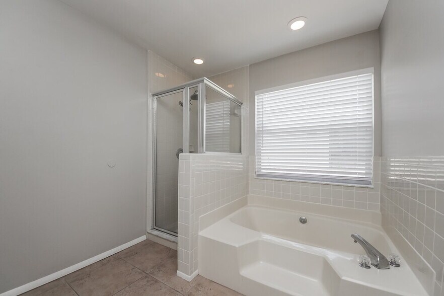 Building Photo - 1015 Elizabeth Ridge Ct