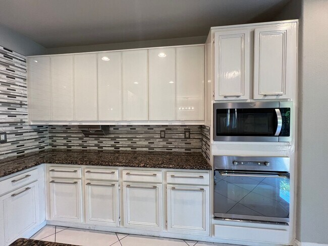 Building Photo - 13539 Whipple St