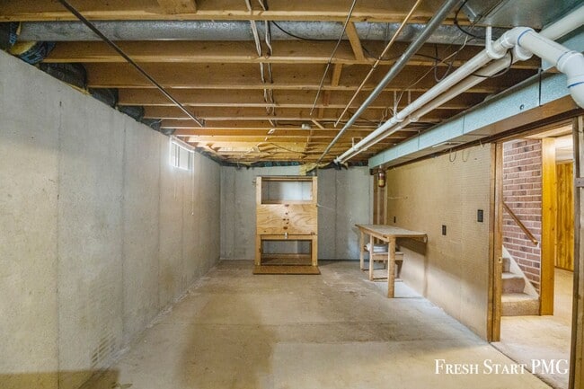 Building Photo - Bright & Spacious Family Home with Garage