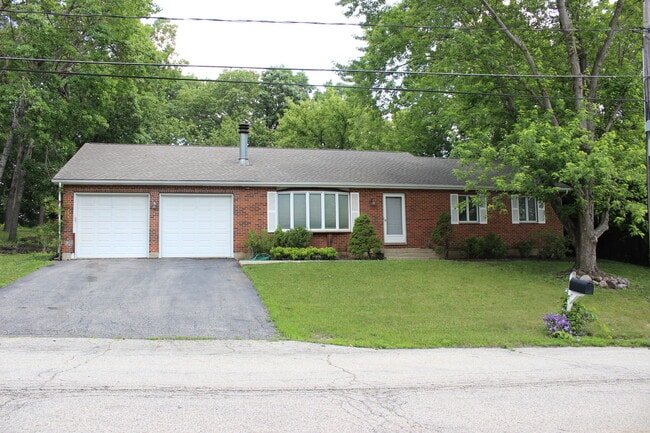 Primary Photo - 10 Crestview Dr
