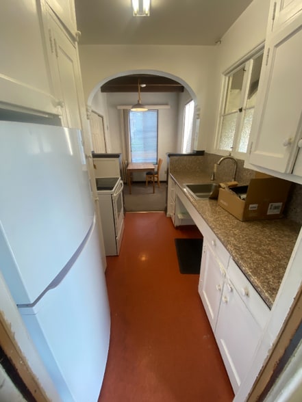 Building Photo - 1700 Le Roy Ave