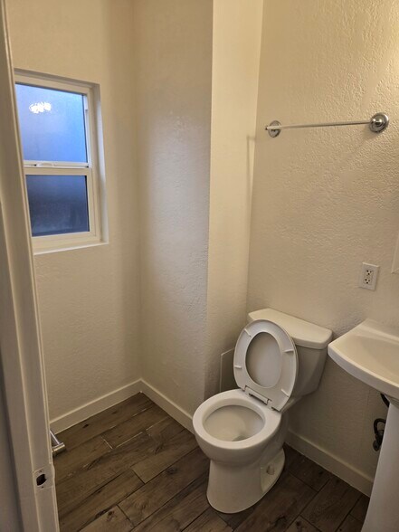 Building Photo - 139 W Manchester Blvd