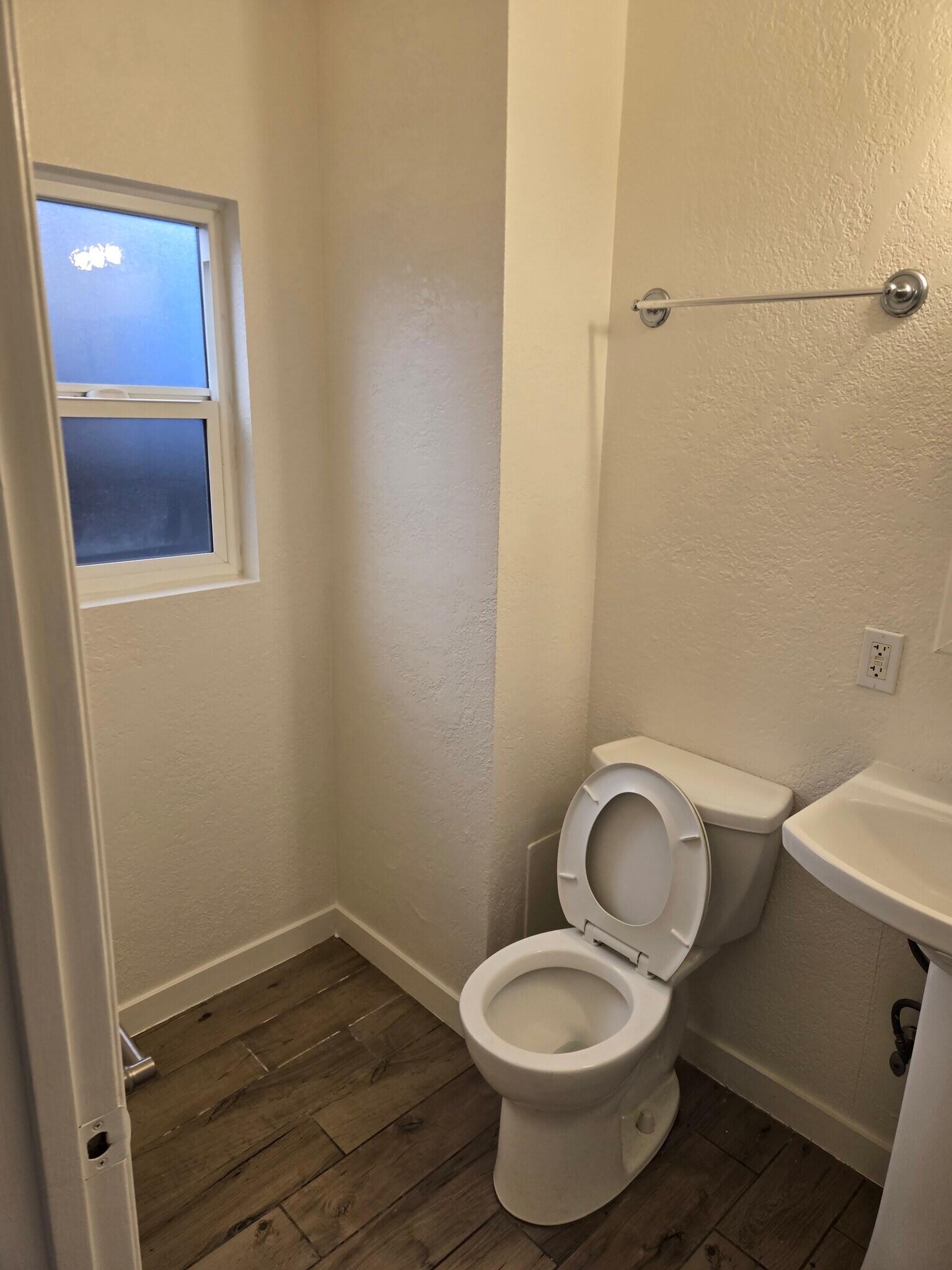 Building Photo - 139 W Manchester Blvd