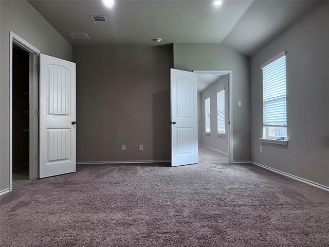 Building Photo - 950 Decker Dr