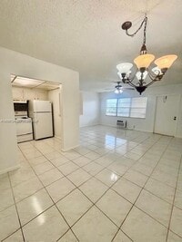 Building Photo - 202 Mansfield F