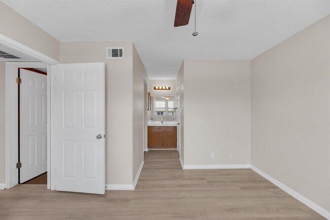 Building Photo - 9226 Jollyville Rd