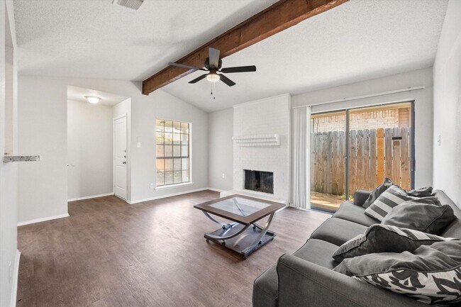 Building Photo - Affordable South Fort Worth Half Duplex