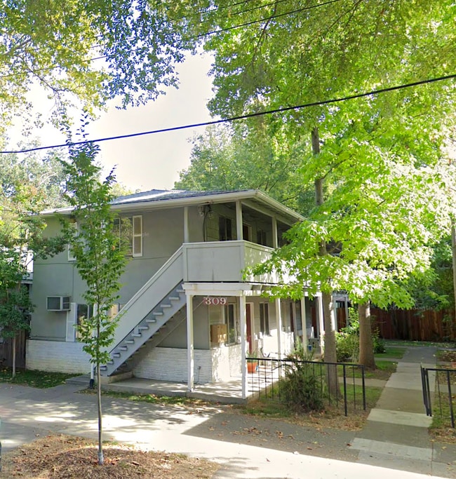 Building Photo - 309 27th St