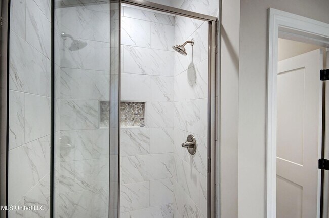 Building Photo - 117 Southern Oak Wy