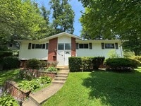Building Photo - Gorgeous 4 Bed 3 Bath Home Sitting On Spac...