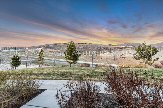 Building Photo - 13412 N Alexis Dr