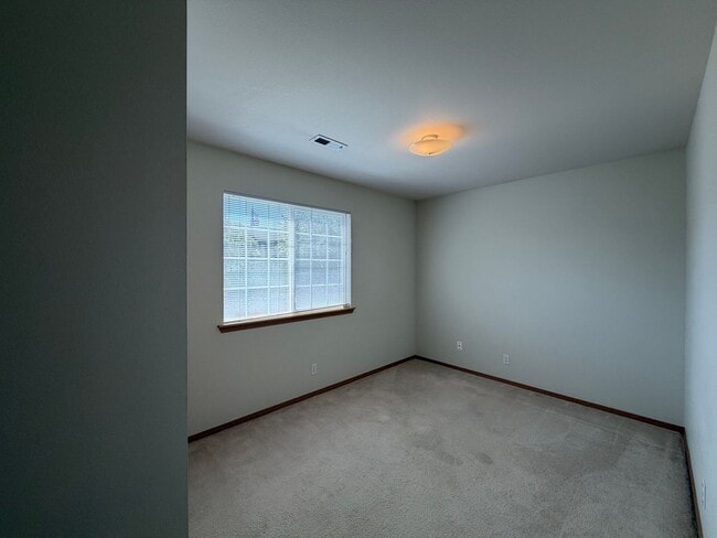 Building Photo - Everett 3 Bedroom Rambler