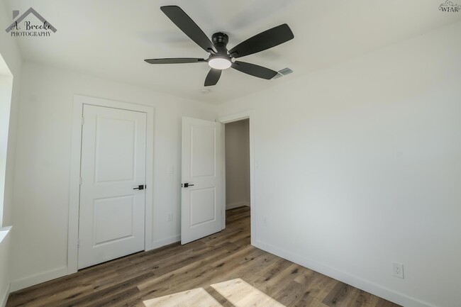 Building Photo - 103 Margaret St