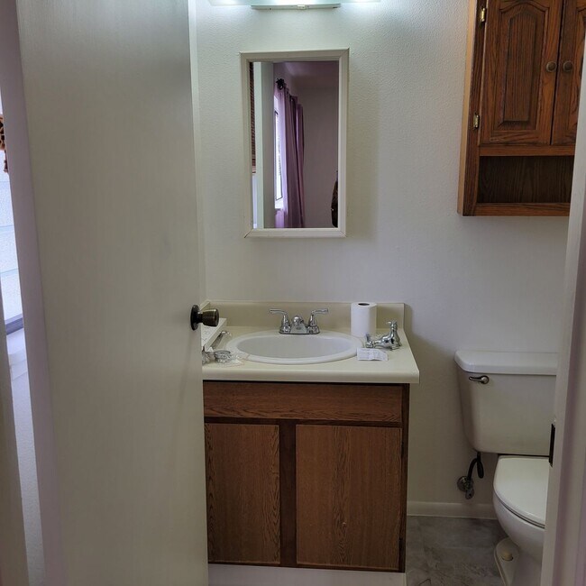 Building Photo - Kapahulu 3 bed, 2 bath single family home