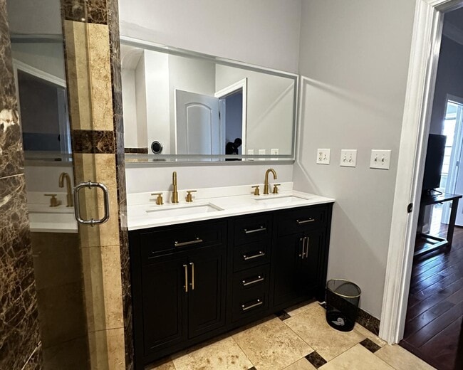 Building Photo - 4926 S Indiana Ave