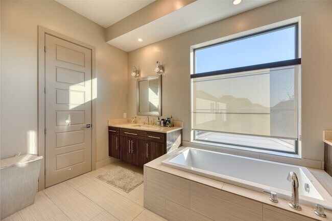 Building Photo - 5521 Kiam St