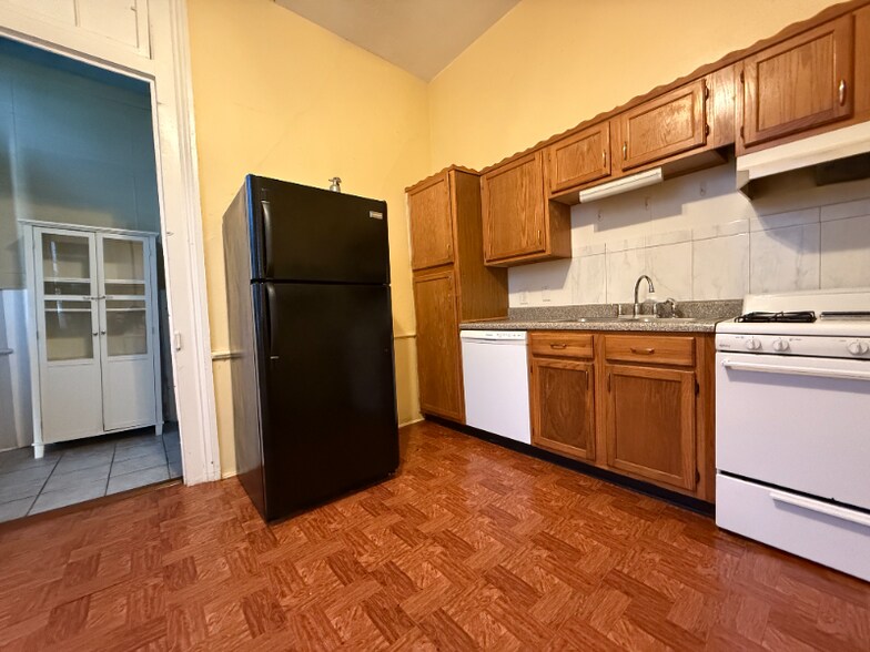 Building Photo - 2020-2022 Camp St