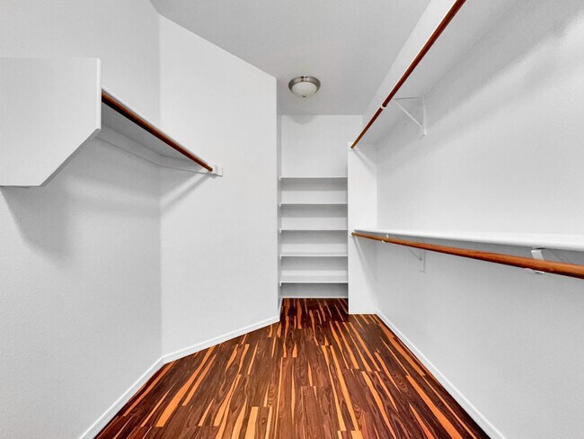 Building Photo - 261 N Nash Way