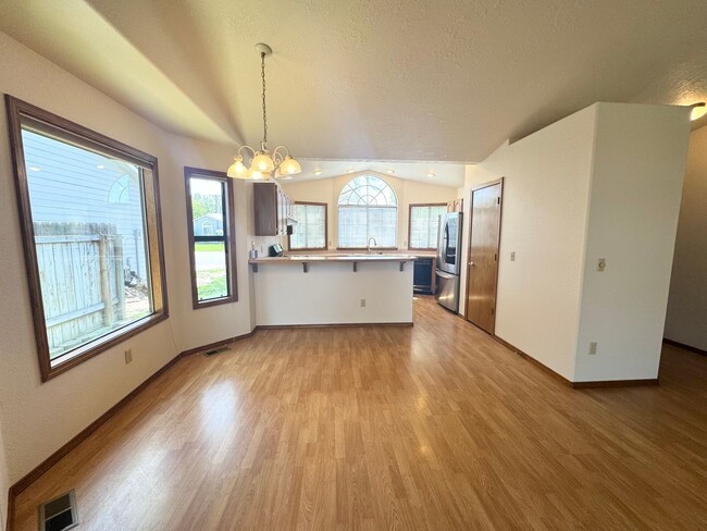Building Photo - Now leasing in West Boise! This single-lev...