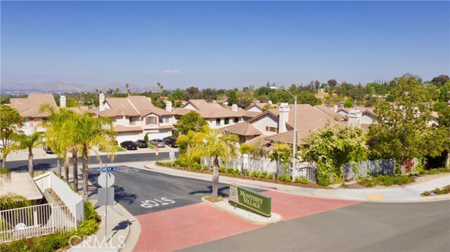 Building Photo - 1558 San Fernando Dr