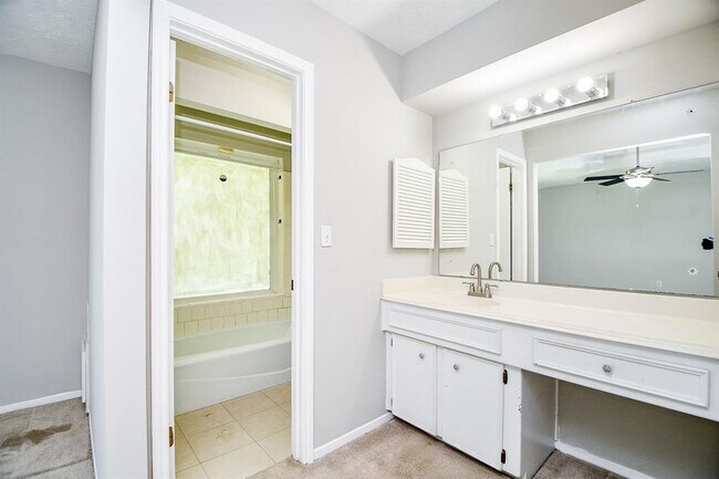 Building Photo - 9014 Mellow Brook Dr