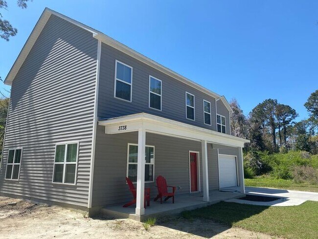 Building Photo - COMING SOON! 4 Bedroom Home. Poplar Masonboro Loop Location, Top schools! Garage