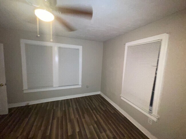 Building Photo - 3 bedrooms 2 baths - Section 8 Accepted