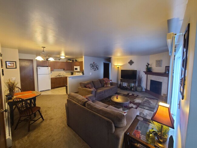 Building Photo - 1 Bed 1 Bath, 975 Sq Ft, 2nd Floor