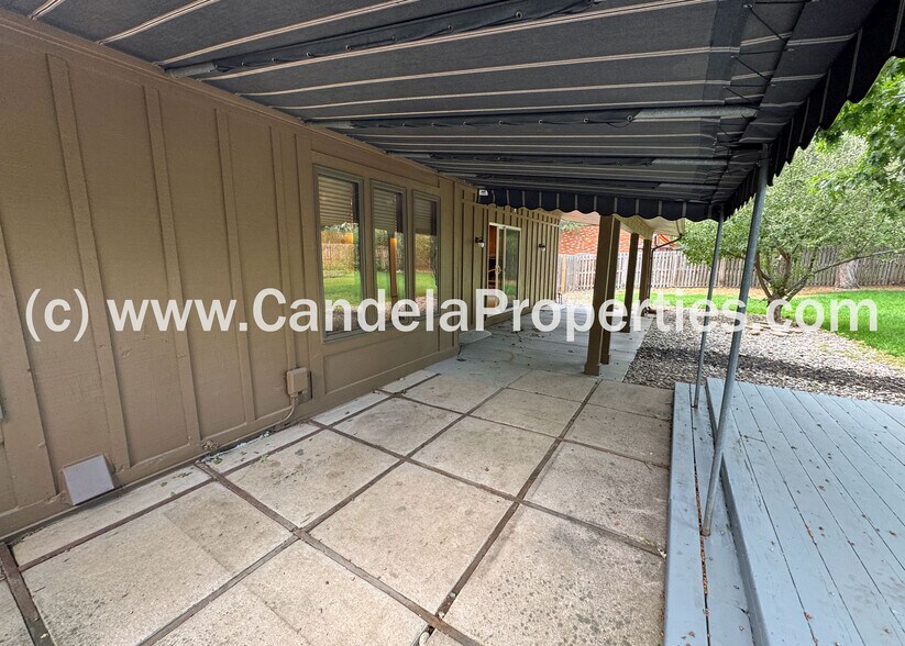 Building Photo - 2970 Shoreham Cir