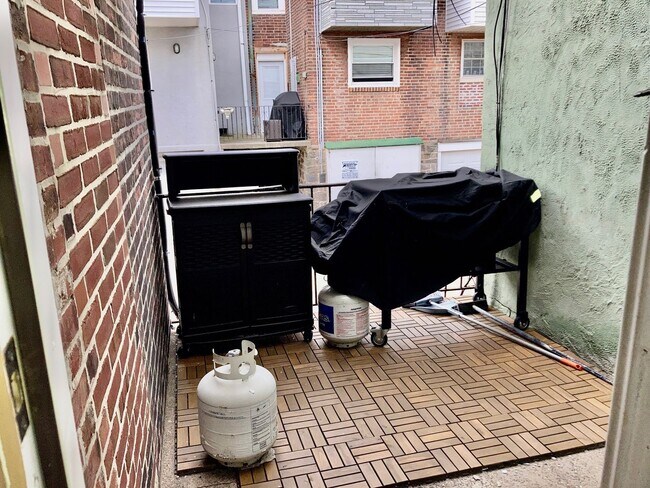 Building Photo - Marconi Plaza 3bd/2bth w/ Parking on Uniqu...