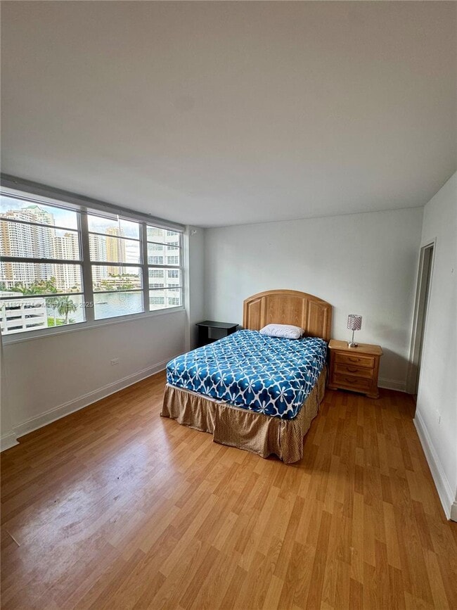 Building Photo - 825 Brickell Bay Dr