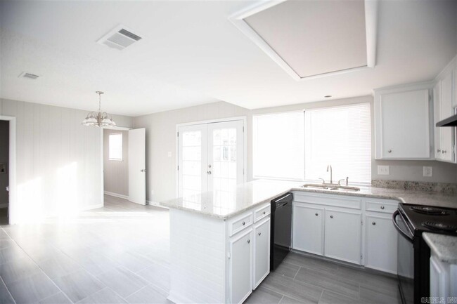 Building Photo - 304 Timberline Dr
