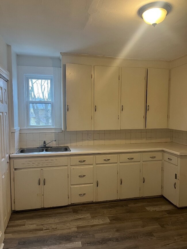 Building Photo - 1309 W 2nd St