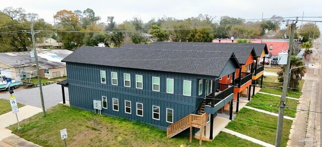 Building Photo - 305 N Pace Blvd