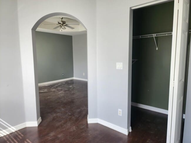 Building Photo - 6909 Blue Skies Dr