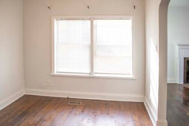 Building Photo - 2 BR/2BA | Newly Renovated Single Family Home | Additional Storage| In North Knoxville!