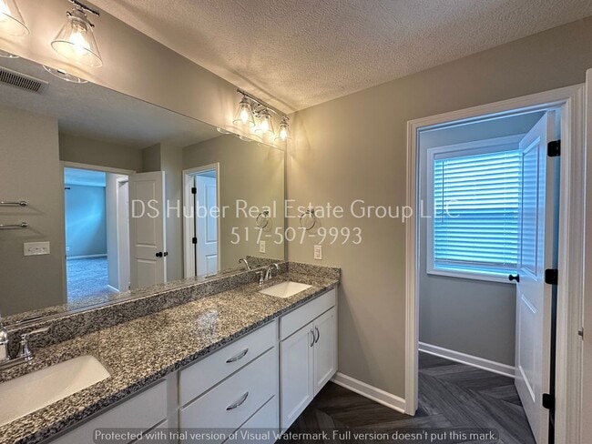 Building Photo - 2960 Medinah Dr