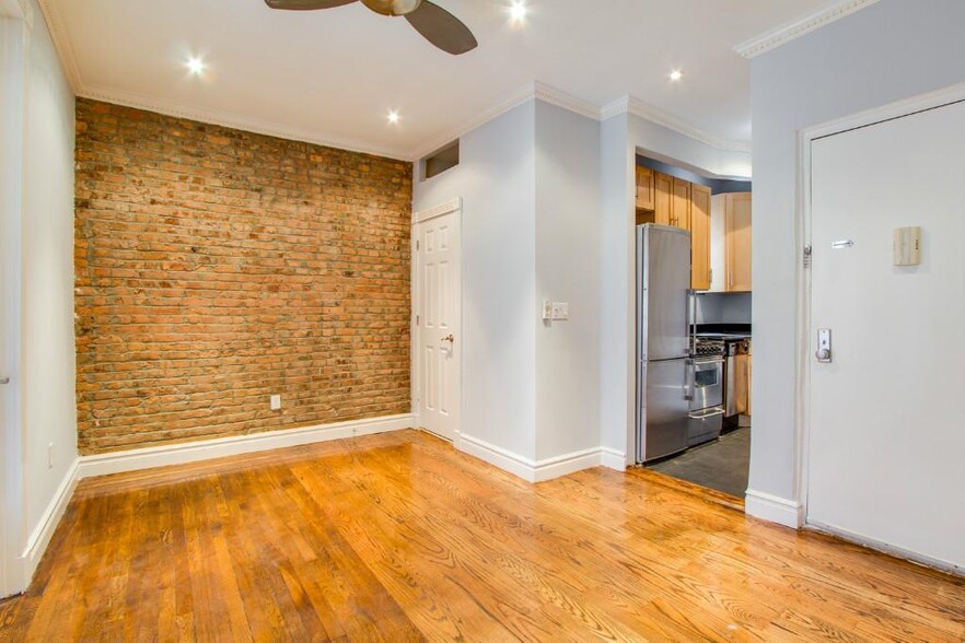 Primary Photo - 230 E 32nd St