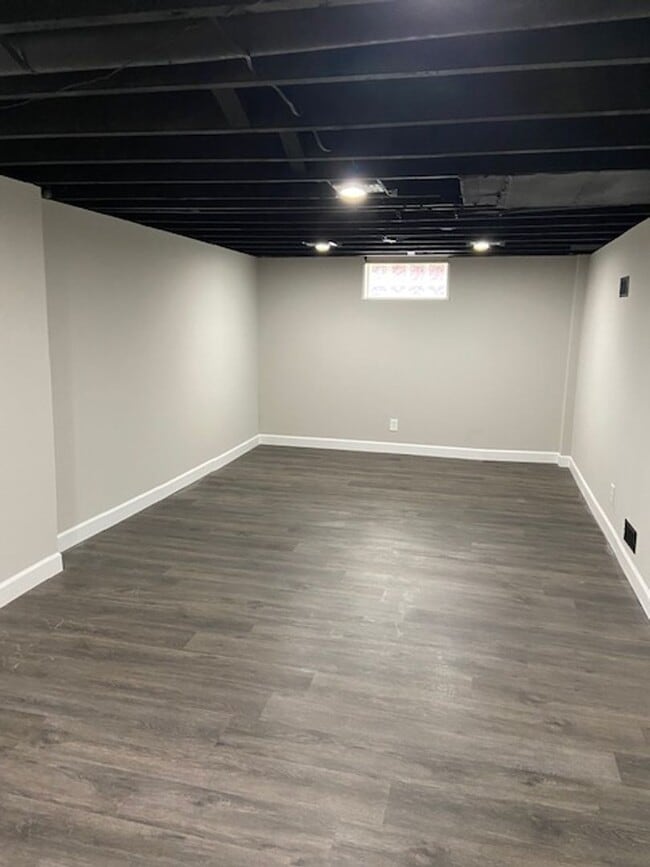 Building Photo - Charming 3-Bedroom Home in Clintonville!