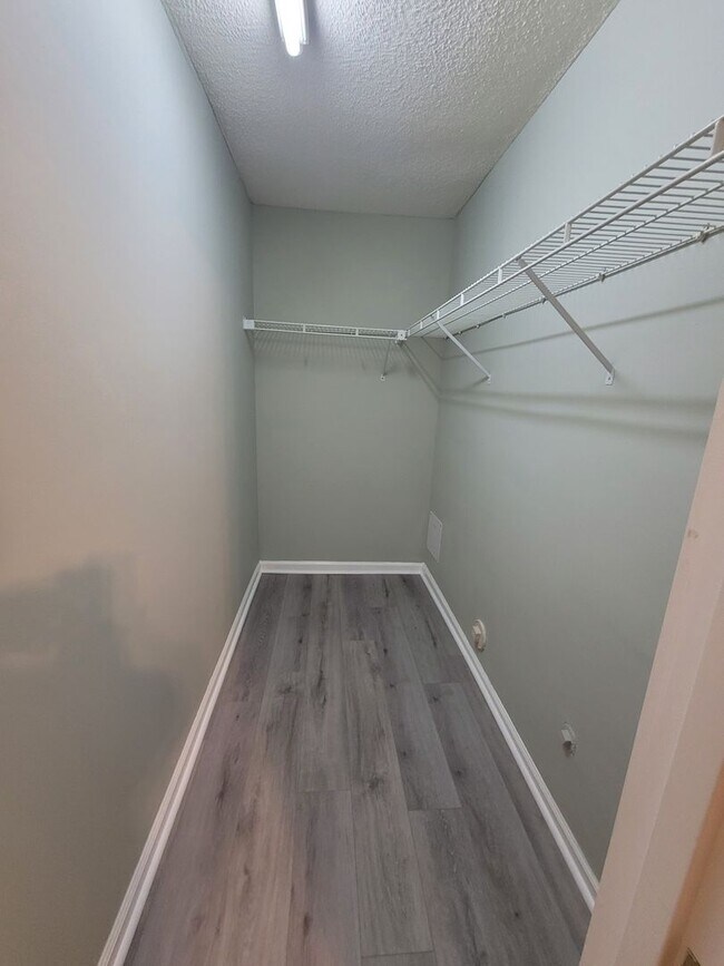 Building Photo - Renovated first floor condo with community...