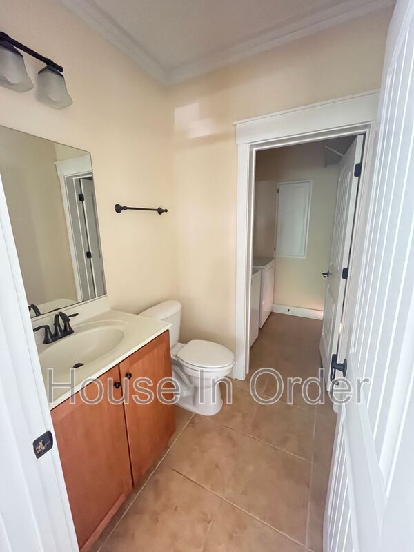Building Photo - 129 Aurora Dr